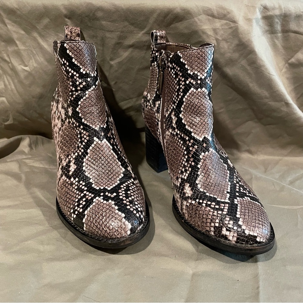 Sz 8 Blondo Snakeprint Boots